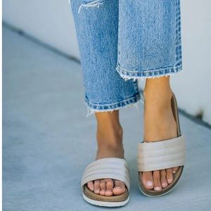 Vici Collection - Suns out sandal size 8